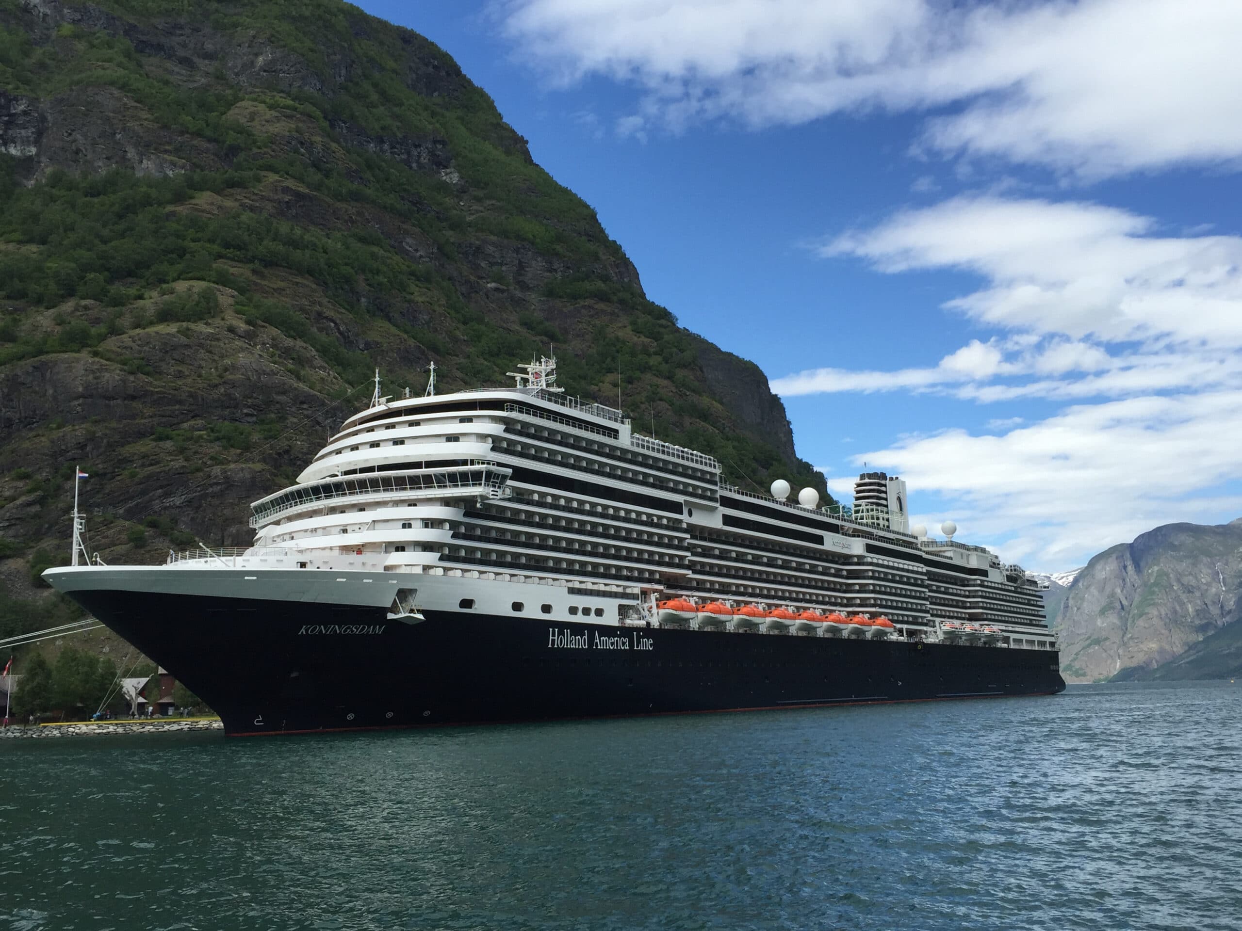 Holland-America-Line-Koningsdam-Flam-Noorwegen