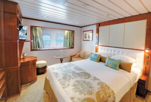 Paul-Gauguin-Cruises-ms-paul gauguin-schip-cruiseschip-categorie F- buitenhut-patrijspoort