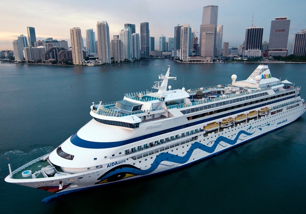 Cruiseschip met skyline Midden-Oosten__de_cruisebestemming_deze_winter-52