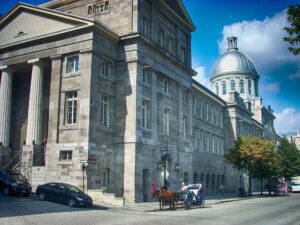 Paard en wagen in een straat in Montreal Cruise Noord-Amerika