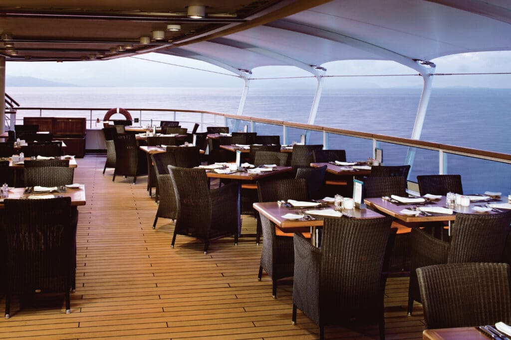 Cruiseschip-Seabourn Odyssey-Seabourn-The Colonnade Outside Deck
