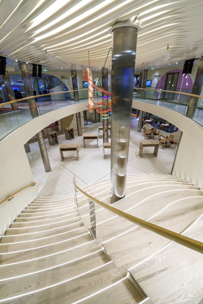 Cruiseschip-AIDAprima-AIDA-Plaza