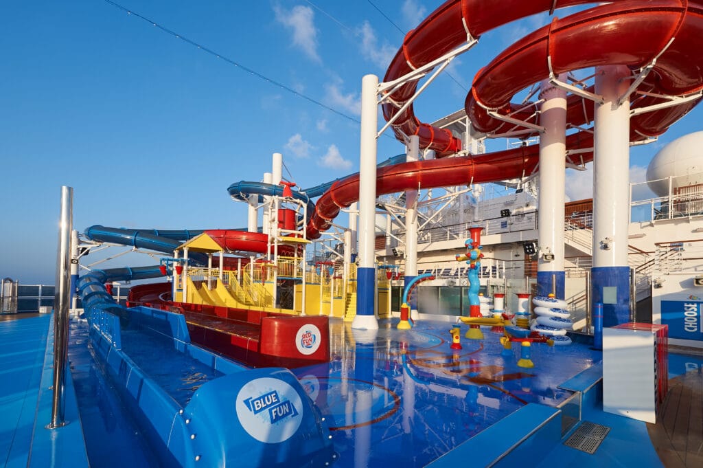Cruiseschip-Carnival Panorama-Carnival-KidsPool-Glijbanen