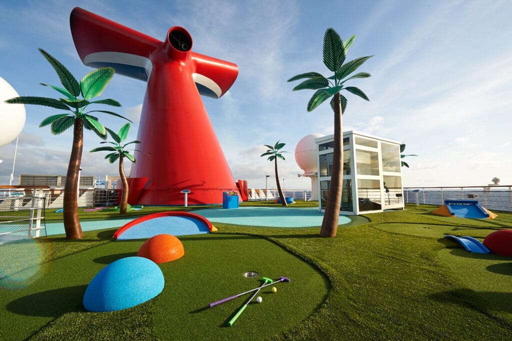 Cruiseschip-Carnival Sunrise-Carnival-Mini Golf