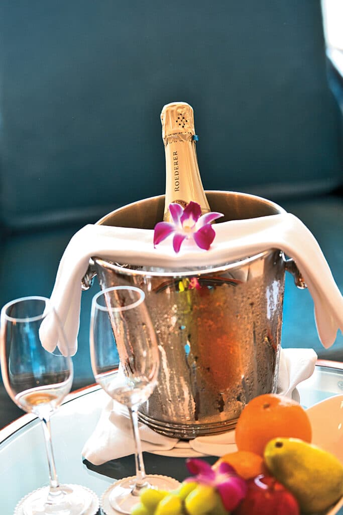 Paul Gauguin Fles Champagne Cruise Cruiseschip