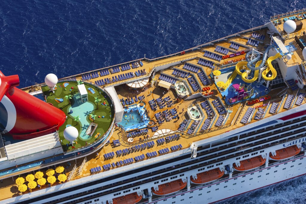 Cruiseschip-Carnival Sunrise-Carnival-PoolDeck