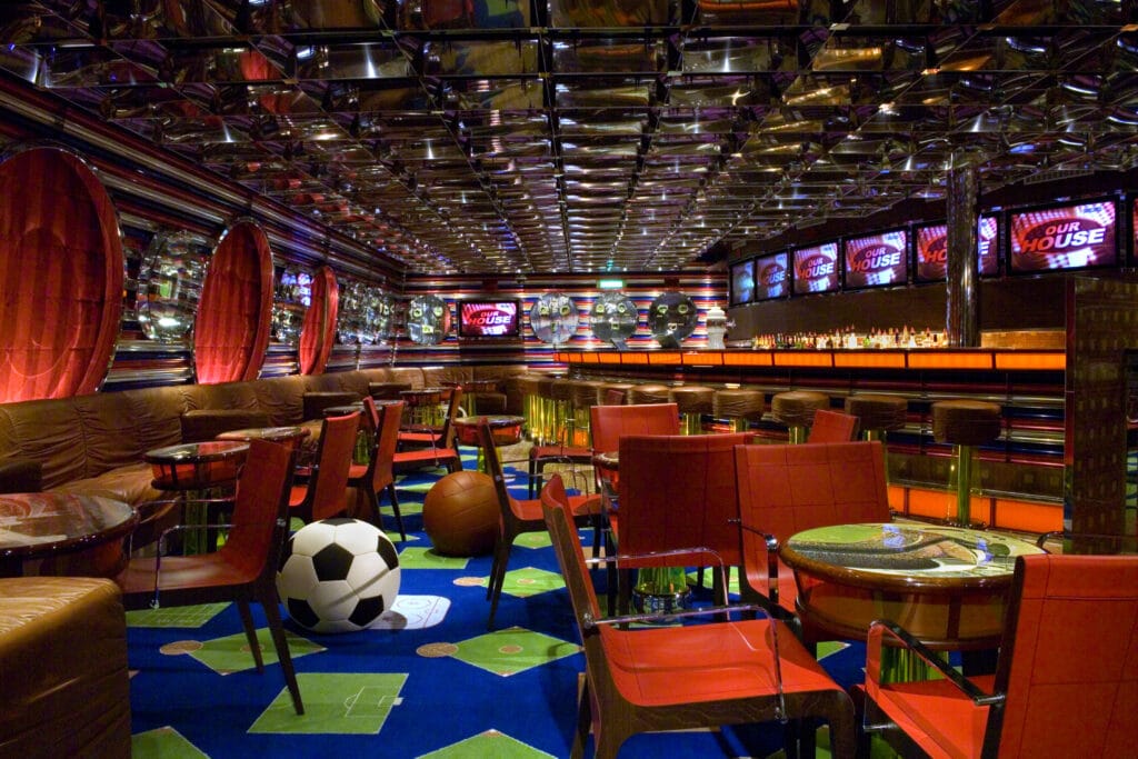 Cruisetravel-Carnival Splendor-Carnival-SportBar