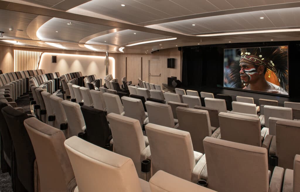 Cruiseschip-Le Bougainville-Ponant Yacht Cruises-Theater