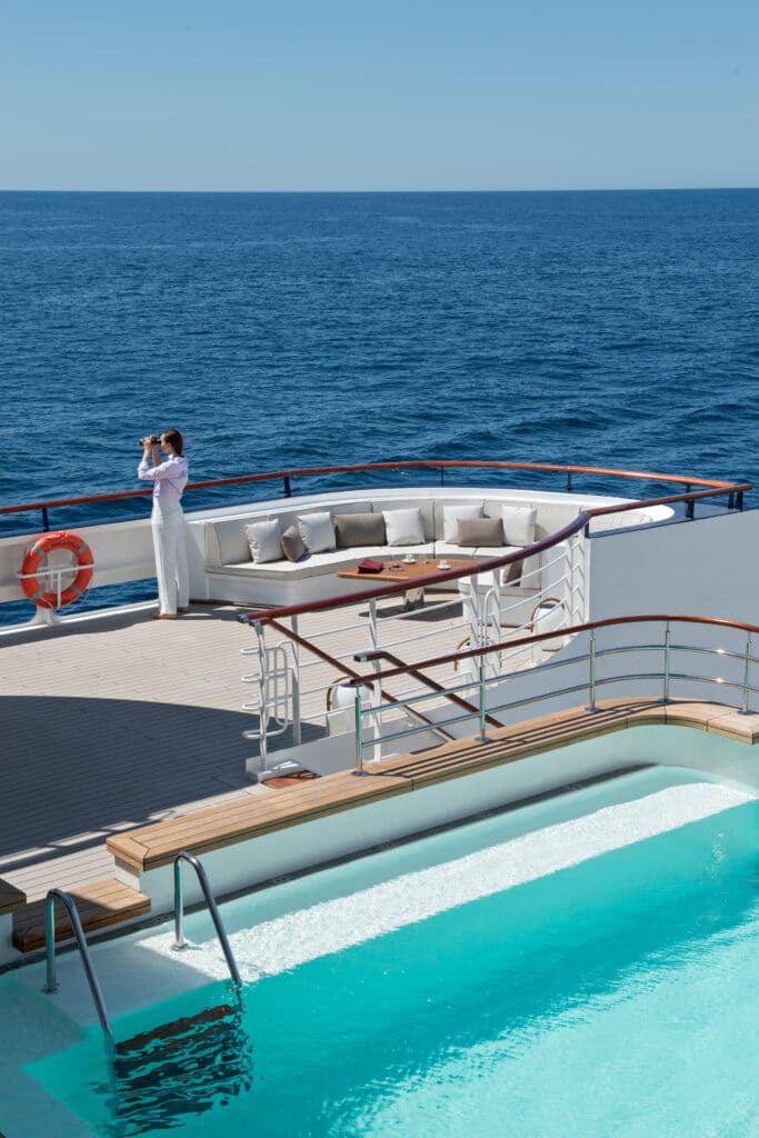 Cruiseschip-Le Bougainville-Ponant Yacht Cruises-Zwembad Deck