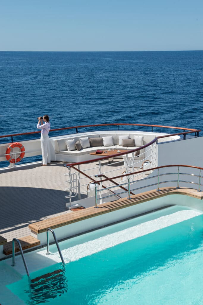 Cruiseschip-Le Bougainville-Ponant Yacht Cruises-Zwembad Deck