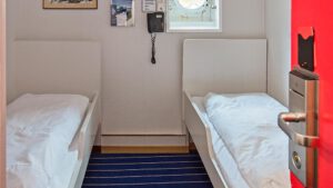 Cruiseschip-Hurtigruten-MS Lofoten-schip-Polar Inside-Categorie D2
