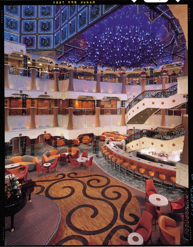 Cruiseschip-Carnival Liberty-Carnival-Atrium