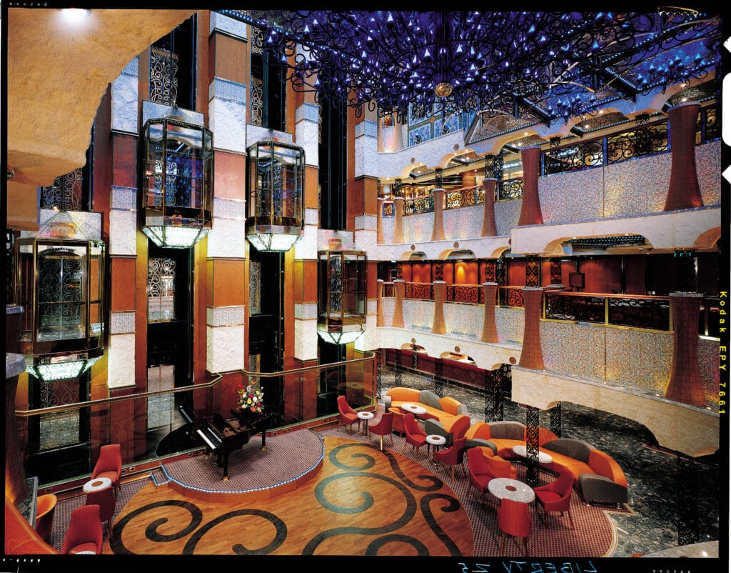 Cruiseschip-Carnival Liberty-Carnival-Atrium