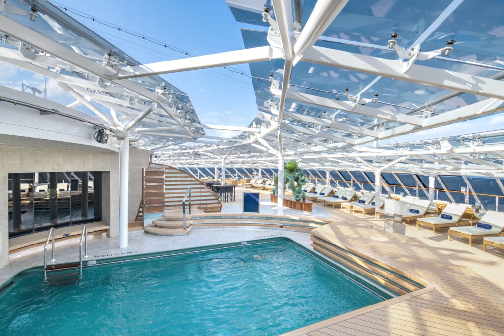 Cruiseschip-MSC Bellissima-MSC Cruises-Yacht Club Pool