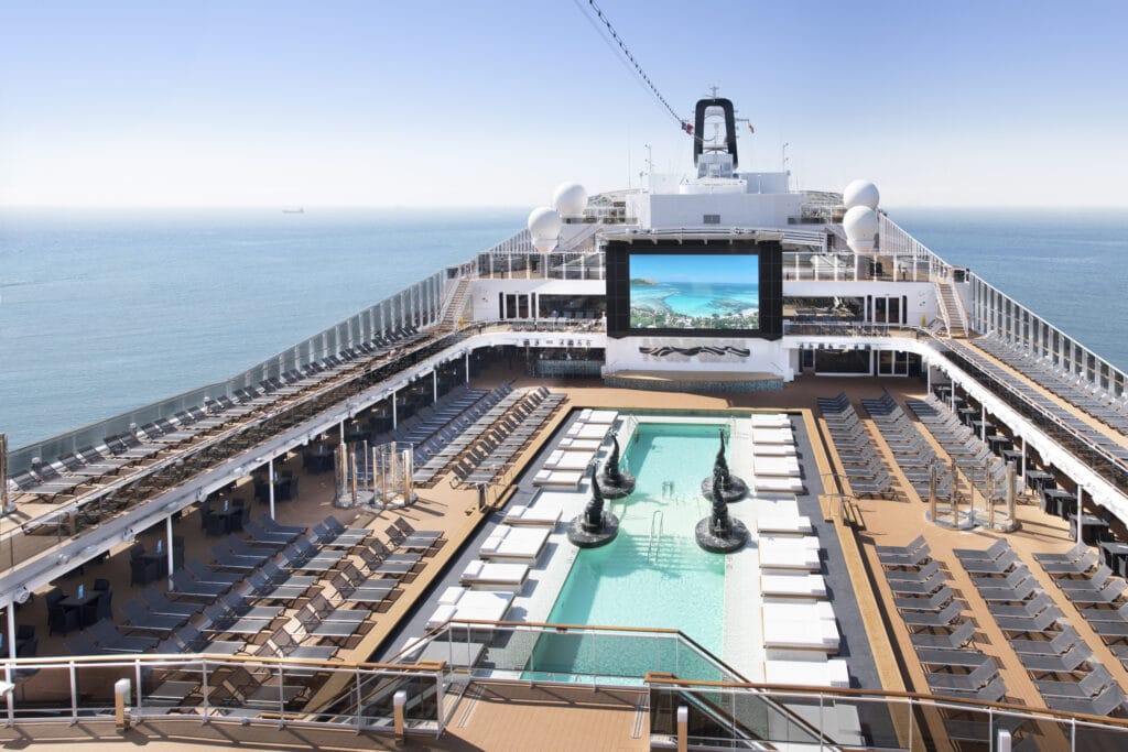 Cruiseschip-MSC Bellissima-MSC Cruises-Zwembad
