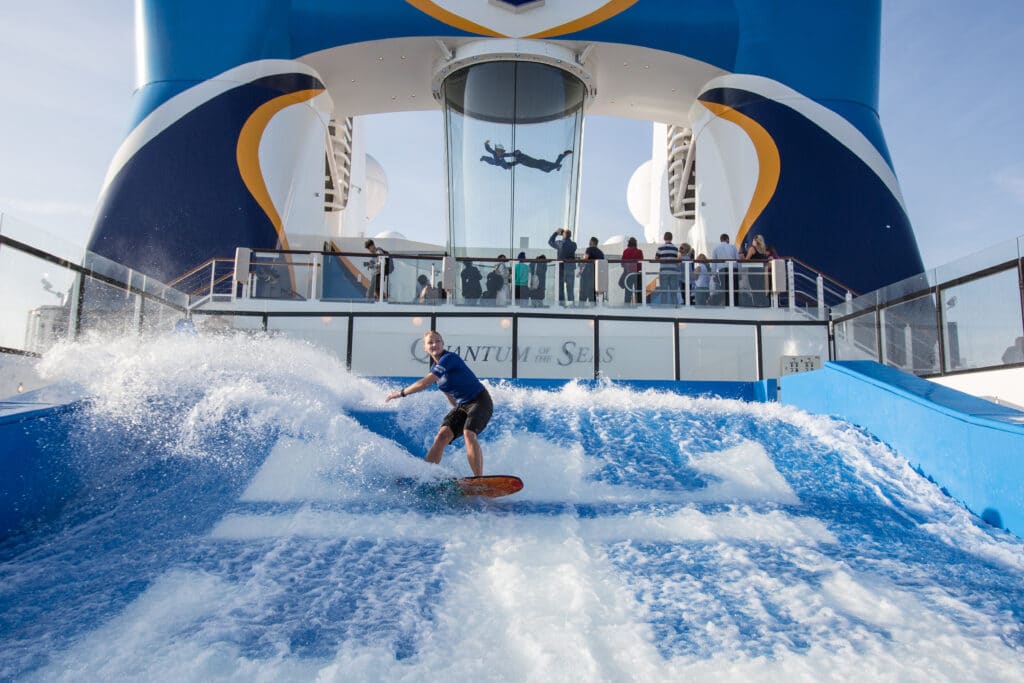 Cruiseschip-Odyssey of the Seas-Ovation of the Seas-Quantum of the Seas-Spectrum of the Seas-Royal Caribbean International-Flowrider