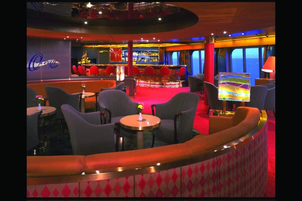 HAL-Zaandam-Lounge