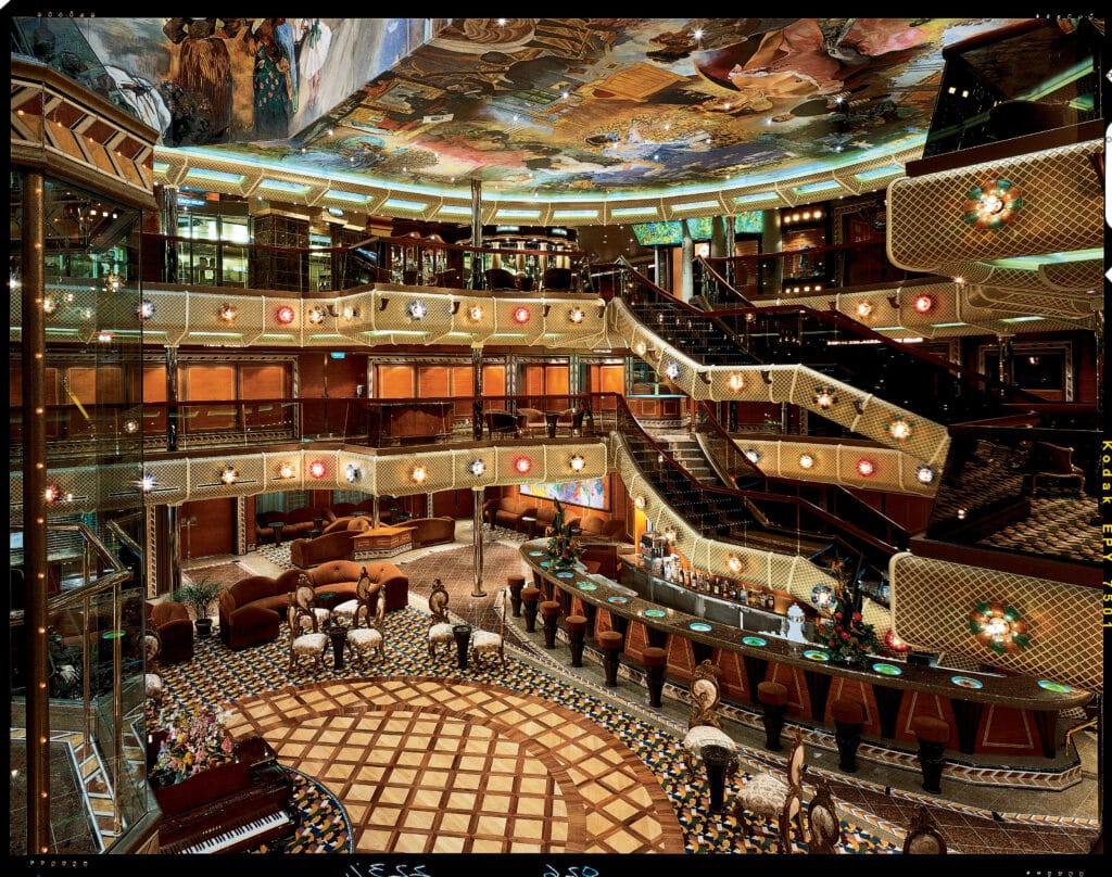 Cruiseschip-Carnival Conquest-Carnival-Atrium