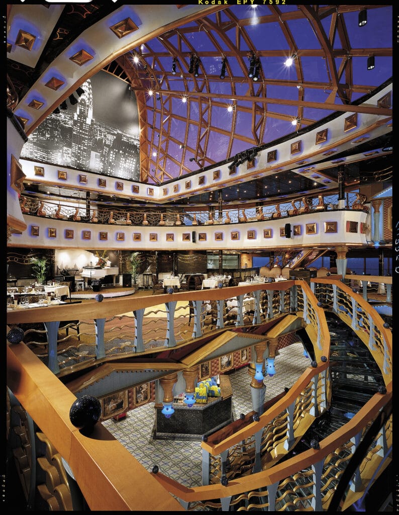 Cruiseschip-Carnival Miracle-Carnival-Atrium