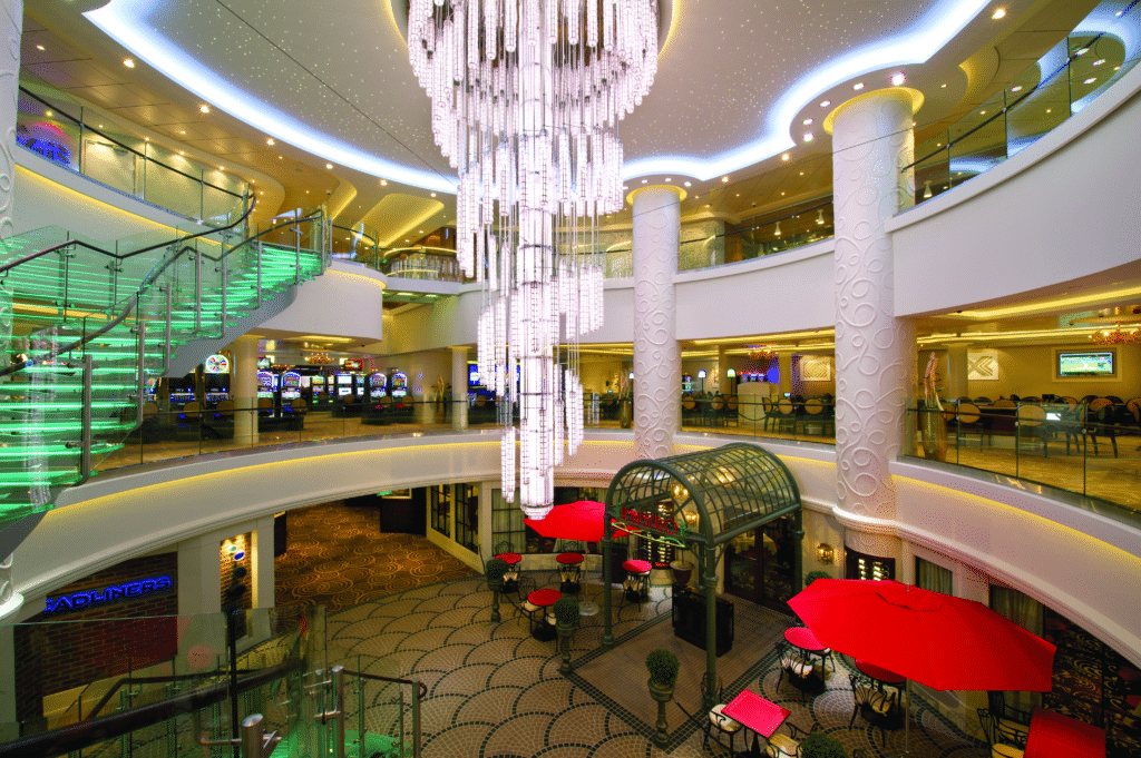 Cruiseschip-Norwegian Breakaway-Norwegian Cruise Line--Atrium