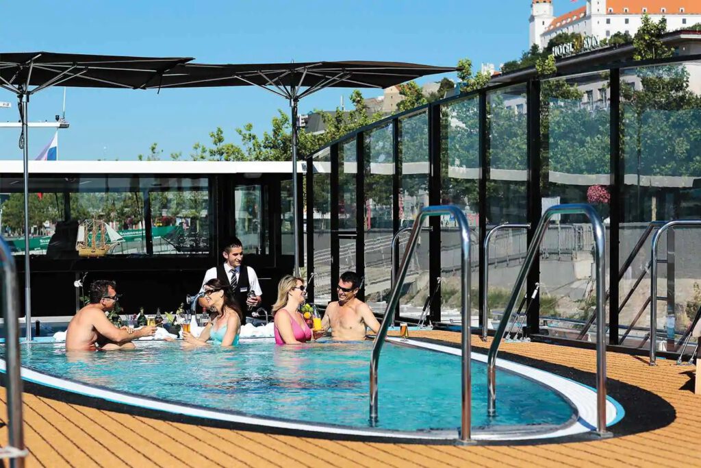 AmaWaterways-Rivier-Schip-AmaCerto-swimming pool