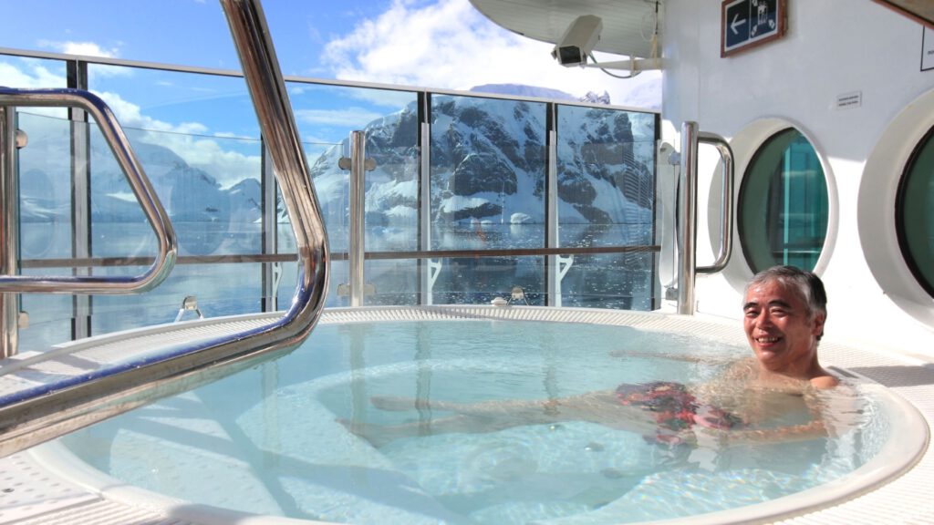 Cruiseschip-Hurtigruten-MS Fram-Schip-Jacuzzi