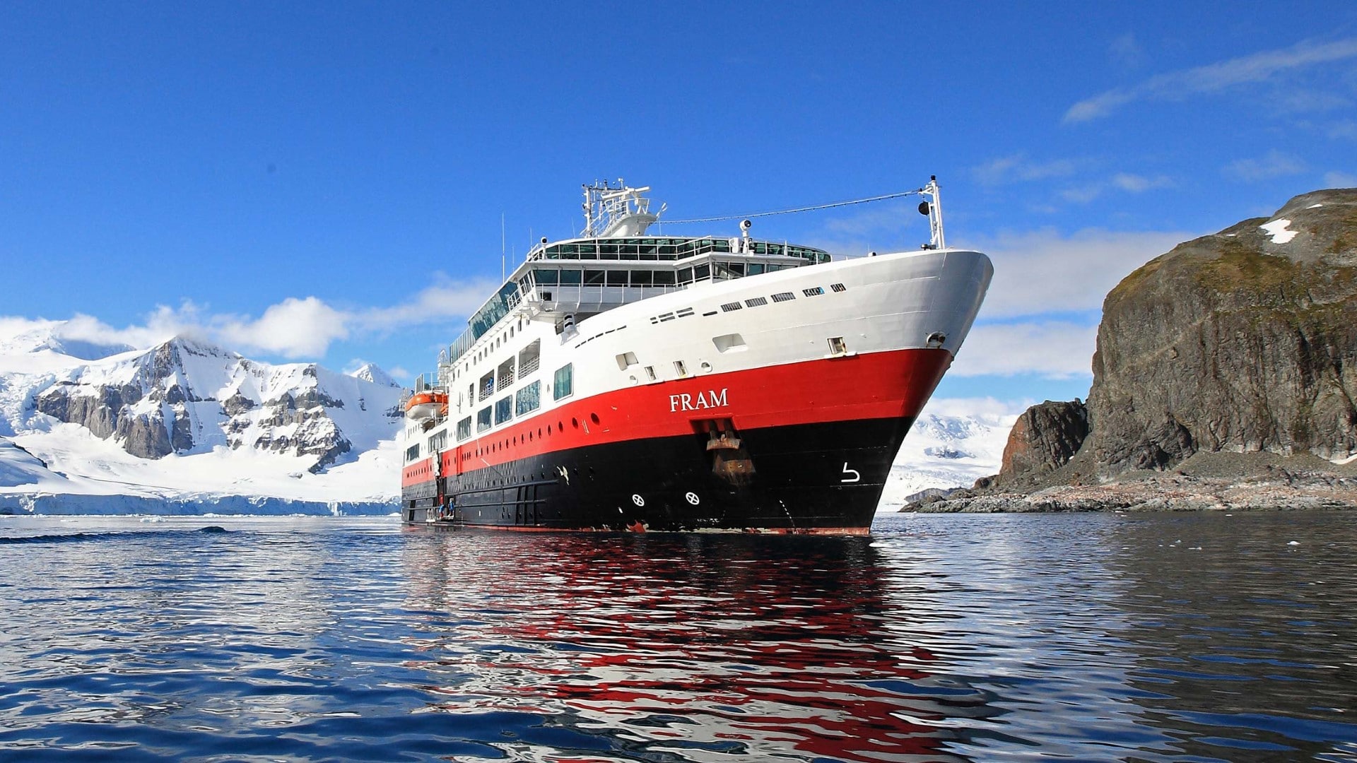 Cruiseschip-Hurtigruten-MS Fram-Schip-Schip