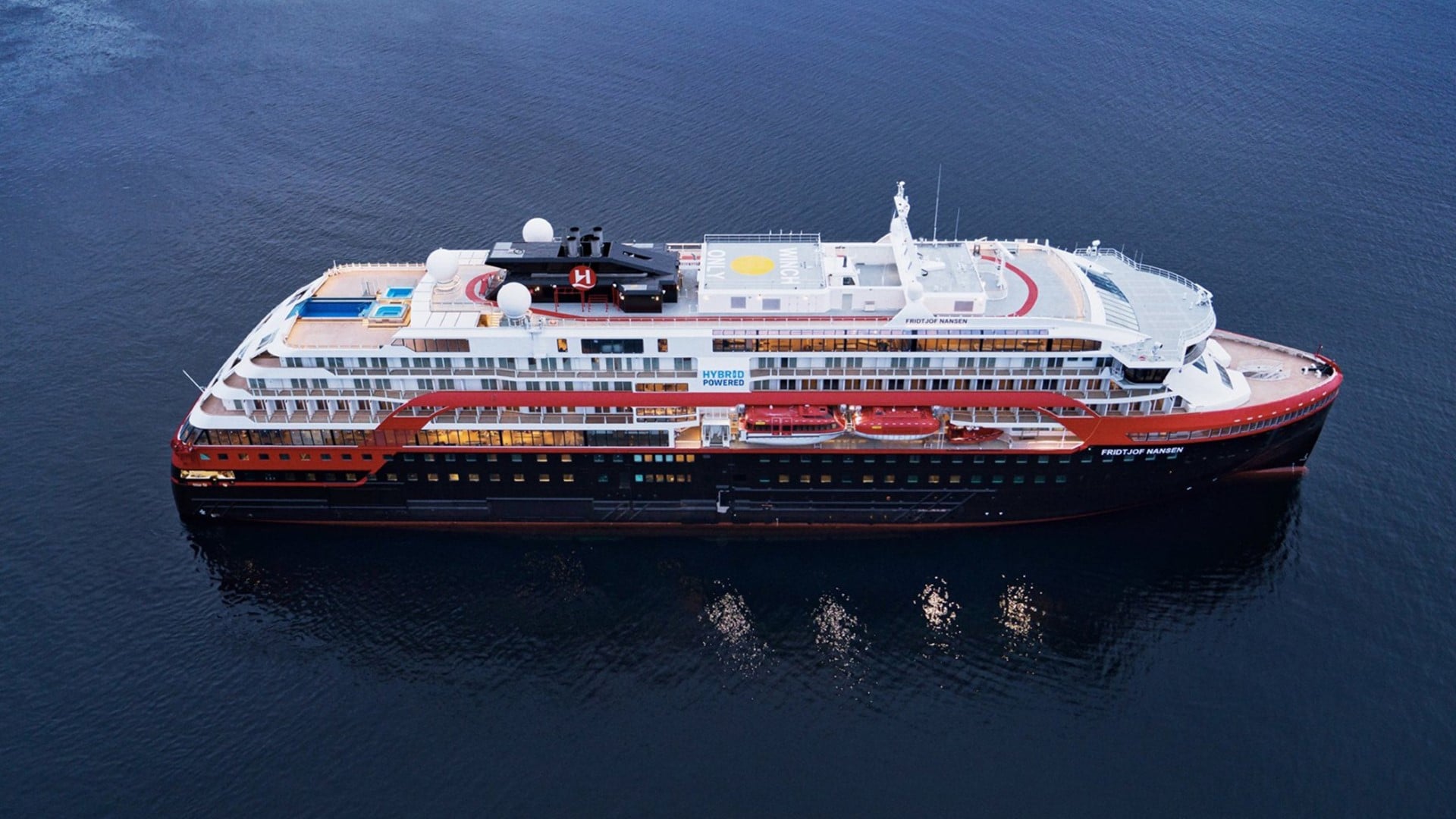 Cruiseschip-Hurtigruten-MS Fridtjof Nansen-schip-Schip