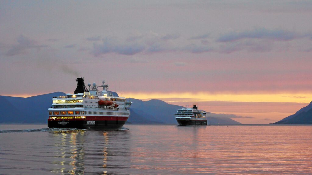 Cruiseschip-Hurtigruten-MS Nordkapp-schip-schip3