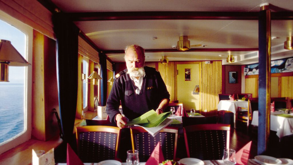 Cruiseschip-Hurtigruten-MS Nordstjernen-schip-Restaurant