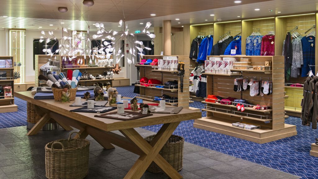 Cruiseschip-Hurtigruten-MS Richard With-schip-Shop