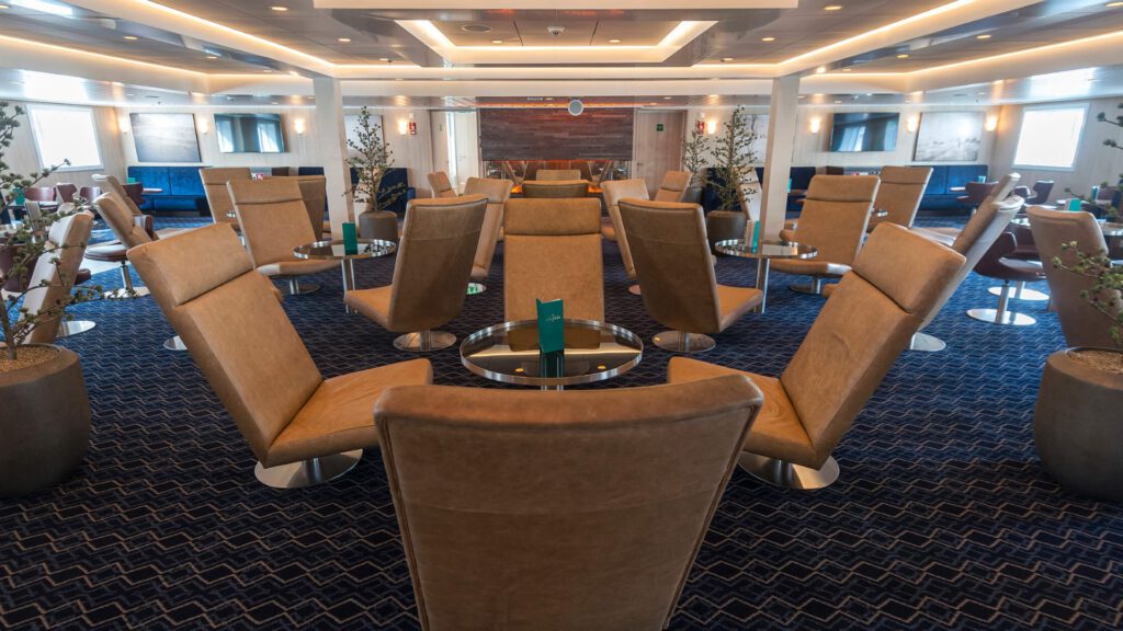 Cruiseschip-Hurtigruten-MS Spitsbergen-schip-Lounge