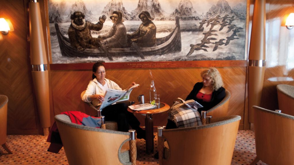 Cruiseschip-Hurtigruten-MS Trollfjord-schip-Lounge