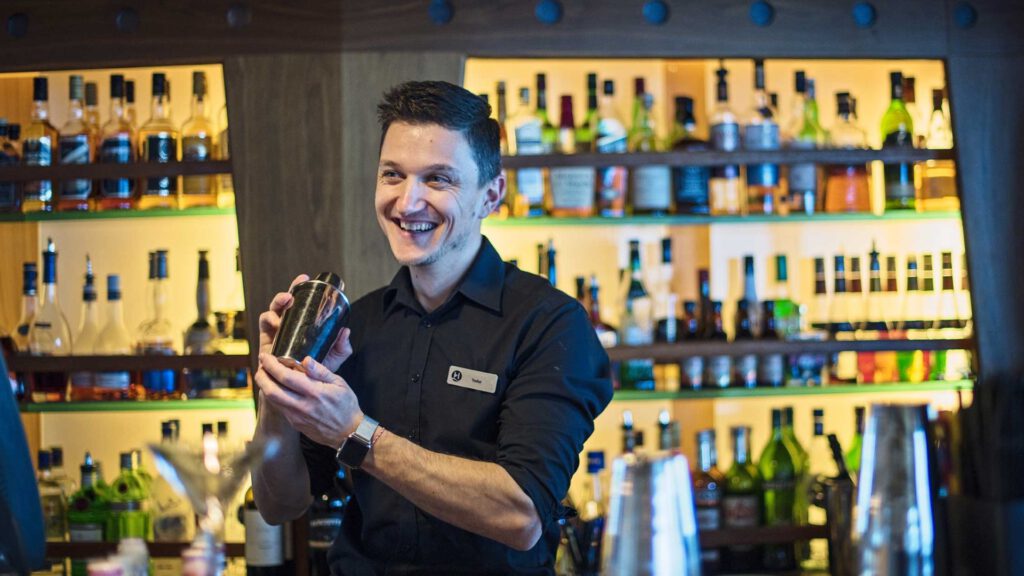 Cruiseschip-Hurtigruten-MS Trollfjord-schip-Sfeer Bar