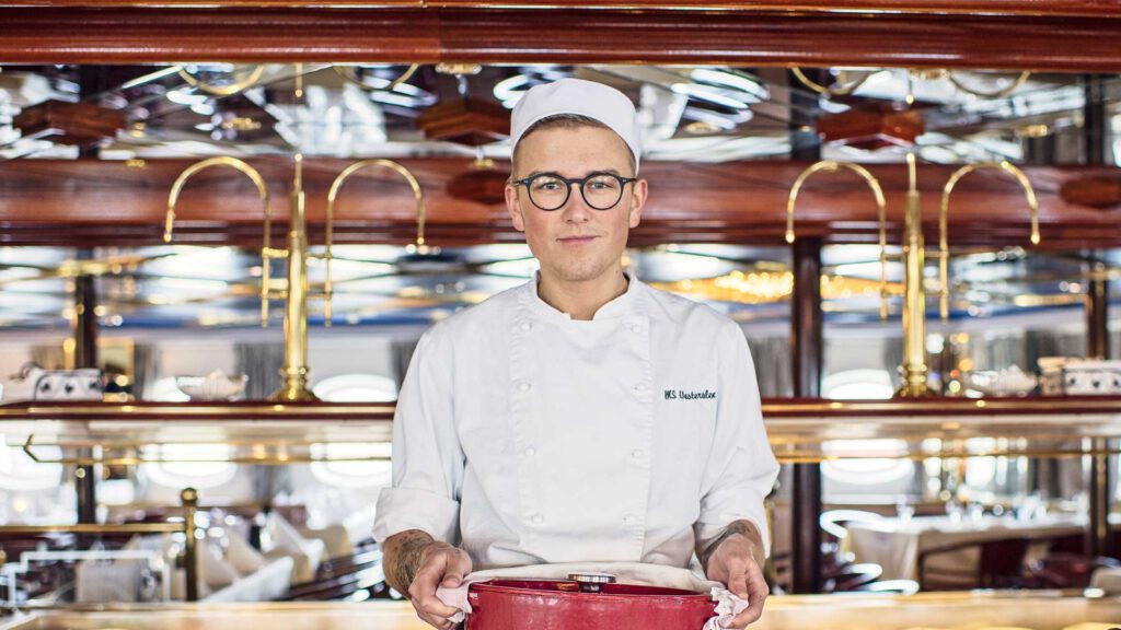 Cruiseschip-Hurtigruten-MS Vesteralen-Schip-Lunch Sfeer