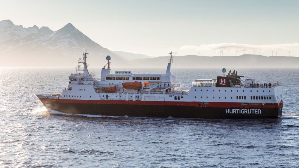 Cruiseschip-Hurtigruten-MS Vesteralen-Schip-Schip1