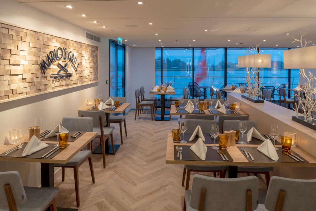 Nicko-NickoVision-Riviercruise-Restaurant-MariosGrill