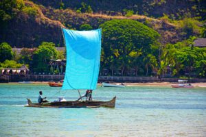 madagascar-antsiranana-boot-zee-bergen.jpg