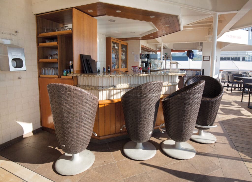 Cruiseschip-CroisiEurope-La-Belle-des-Oceans-Cruise-Buitenbar