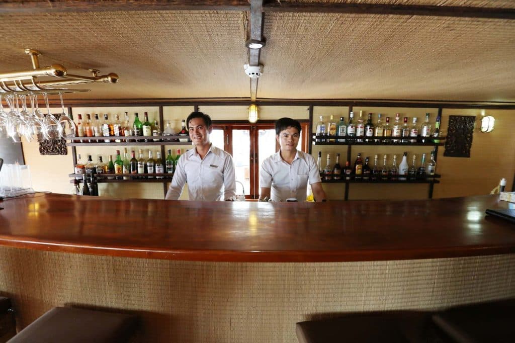 CroisiEurope-RV-Indochine-Rivierschip-Cruise-Bar-1