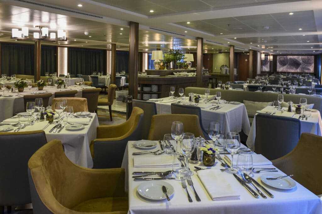 Rivierschip-Nicko Cruises-MS Douro Serenity-Cruise-Restaurant (2)
