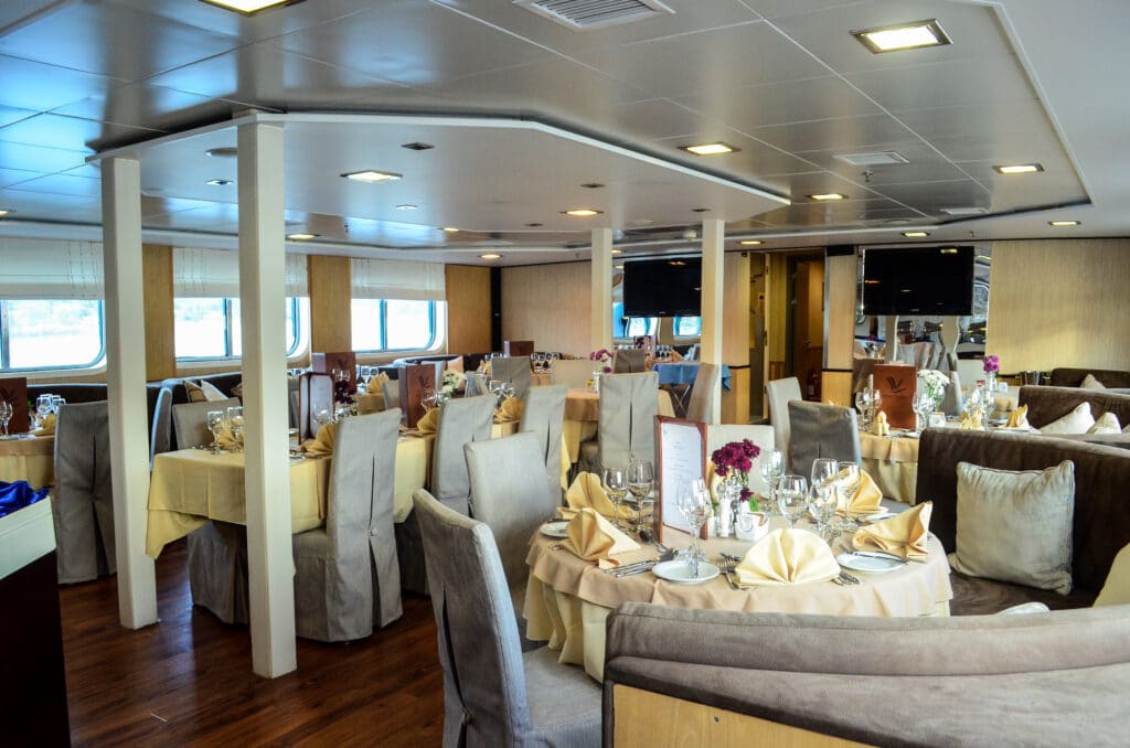 Cruiseschip-Variety Cruises-Harmony V-Cruises-Restaurant (2)