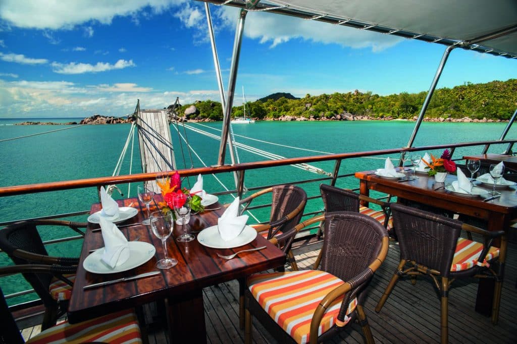 Variety-Cruises-MS-Pegasos-Cruiseschip-Cruises-Restaurant-Buiten
