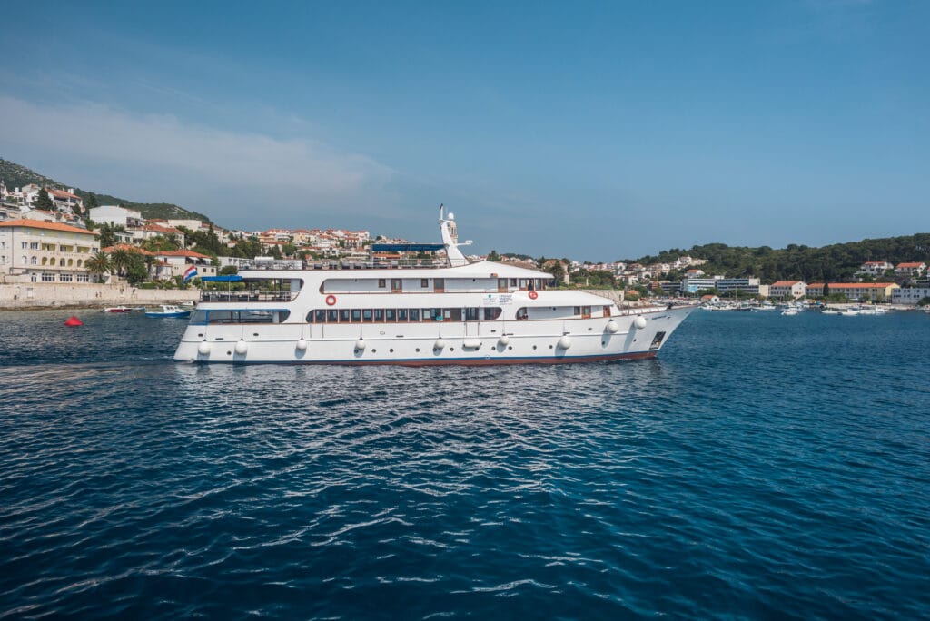 Cruiseschip-Katarina Line-Fantazija-Deluxe-Cruises-Schip