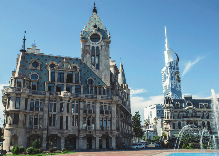 Georgie-Batumi-Cruise-haven-stad-kerk