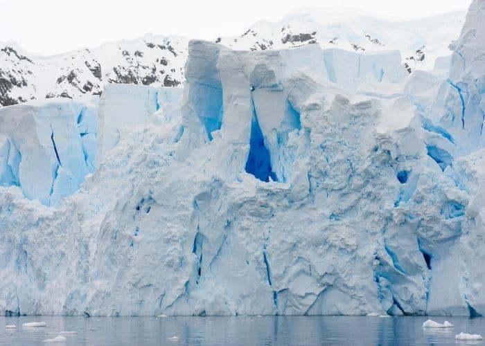 Antarctica-paradise-bay-ijsschoys-ijs-ijsberg