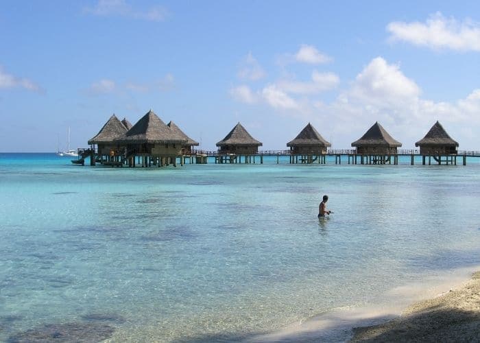 Frans-polynesië-rangiroa-hutten-strand