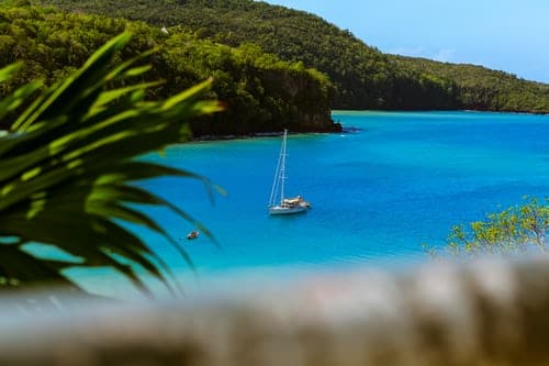 sint-maarten-marigot-zee-strand-blauw