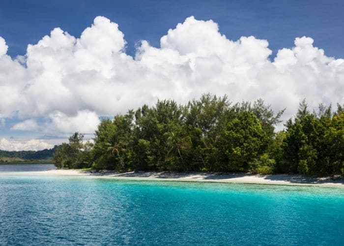 Solomon-eilanden-kennedy-island-eiland-zee-strand.jpg