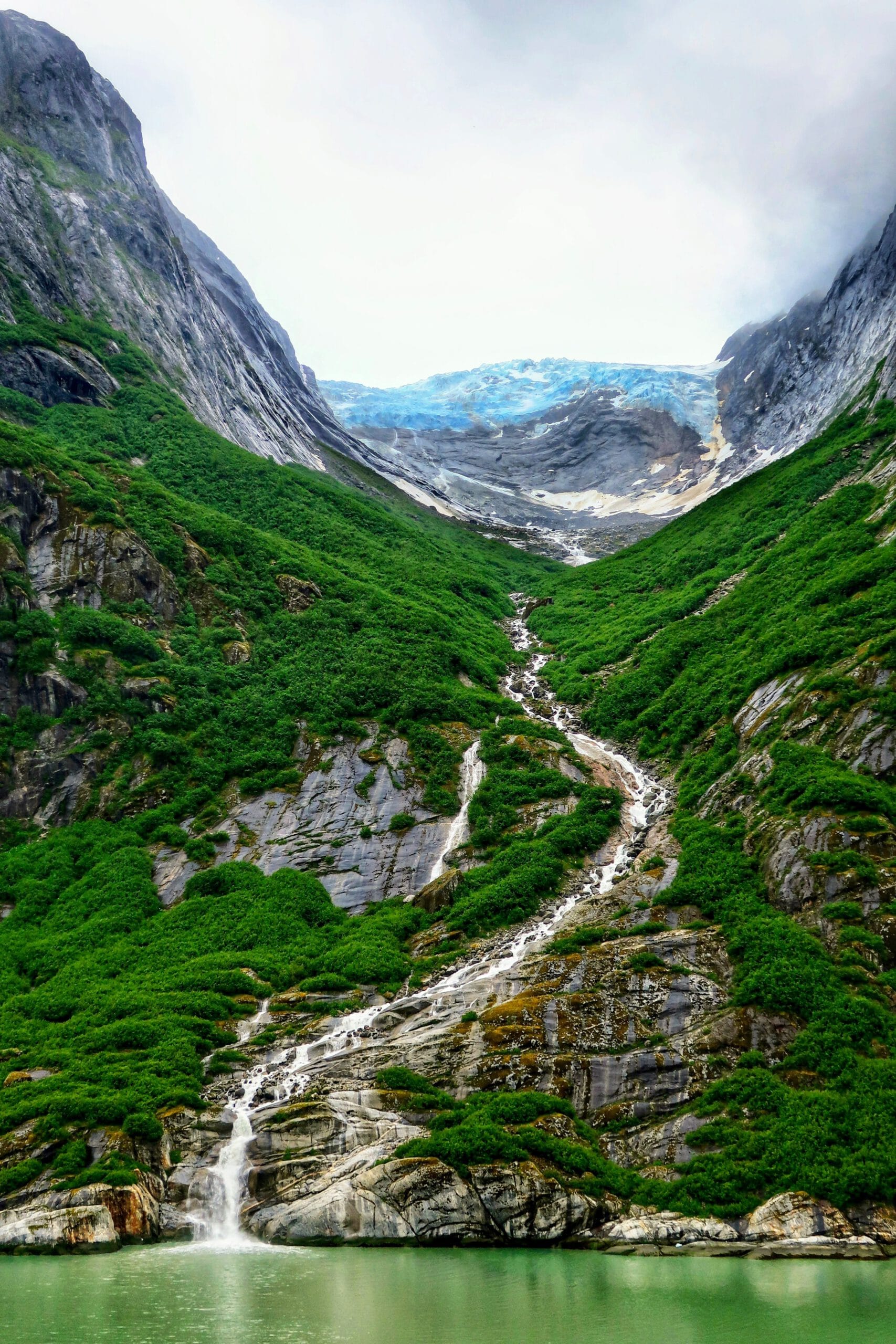 alaska-glacier bay-waterval-bergen-landschap